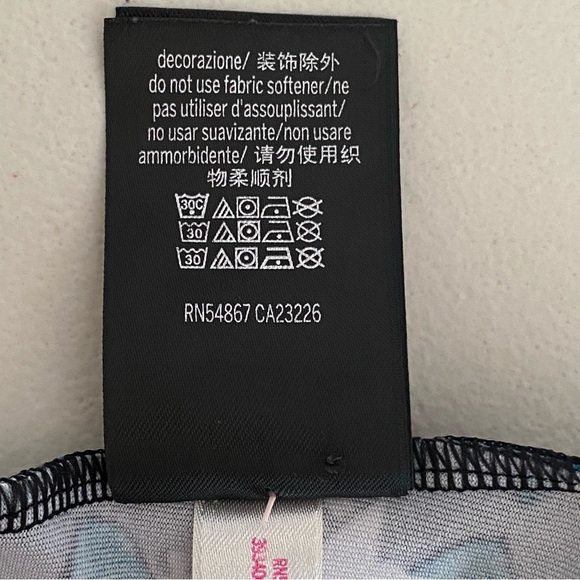 PINK Victoria's Secret Ultimate Asymmetrical Floral Black Crop Top Size XS - Picture 11 of 12